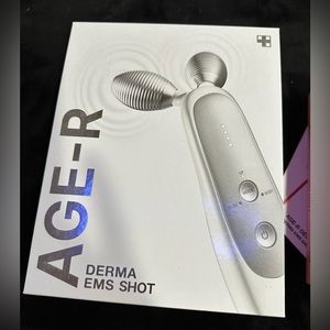Medicube Age R Derma EMS Shot + Free Age R Booster (Full size and lightly used)
